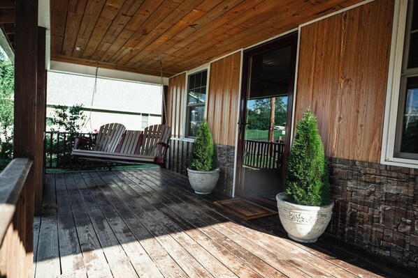 Terrace/patio - 3bedroom family friendly lodge in peaceful Beach Haven close to SusquehannaRiver (Berwick)