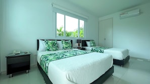 In-room safe, blackout curtains - Hotel Playa Maui (Guamal)