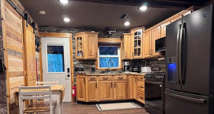 Little Sanctuary 2bedroom cabin in beautiful National City,MI 20 min from Tawas
