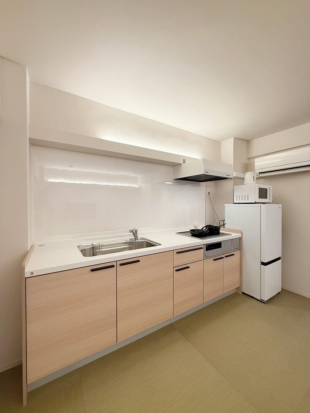 Japanese-style Apartment | Private kitchen | Electric kettle
