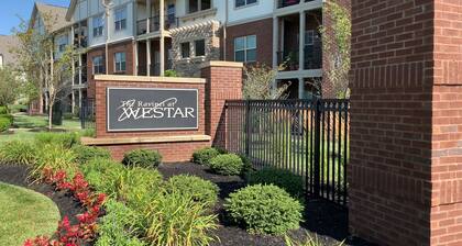 Woodland Penthouse 2BR W D Pool Gym Walkable