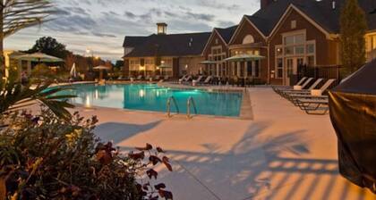 Woodland Penthouse 2BR W D Pool Gym Walkable