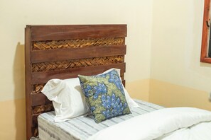 3 bedrooms, travel crib, free WiFi, bed sheets
