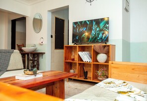 3 bedrooms, travel crib, free WiFi, bed sheets