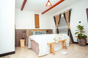 3 bedrooms, travel cot, free WiFi, bed sheets