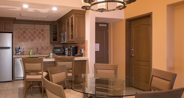 Standard Double Room, Partial Ocean View | Private kitchen