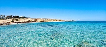 Beachfront Studio in Hergla – Stunning Sea View & Pool Access