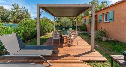 Holiday Home 'Villa' with Private Pool, Wi-Fi and Air Conditioning