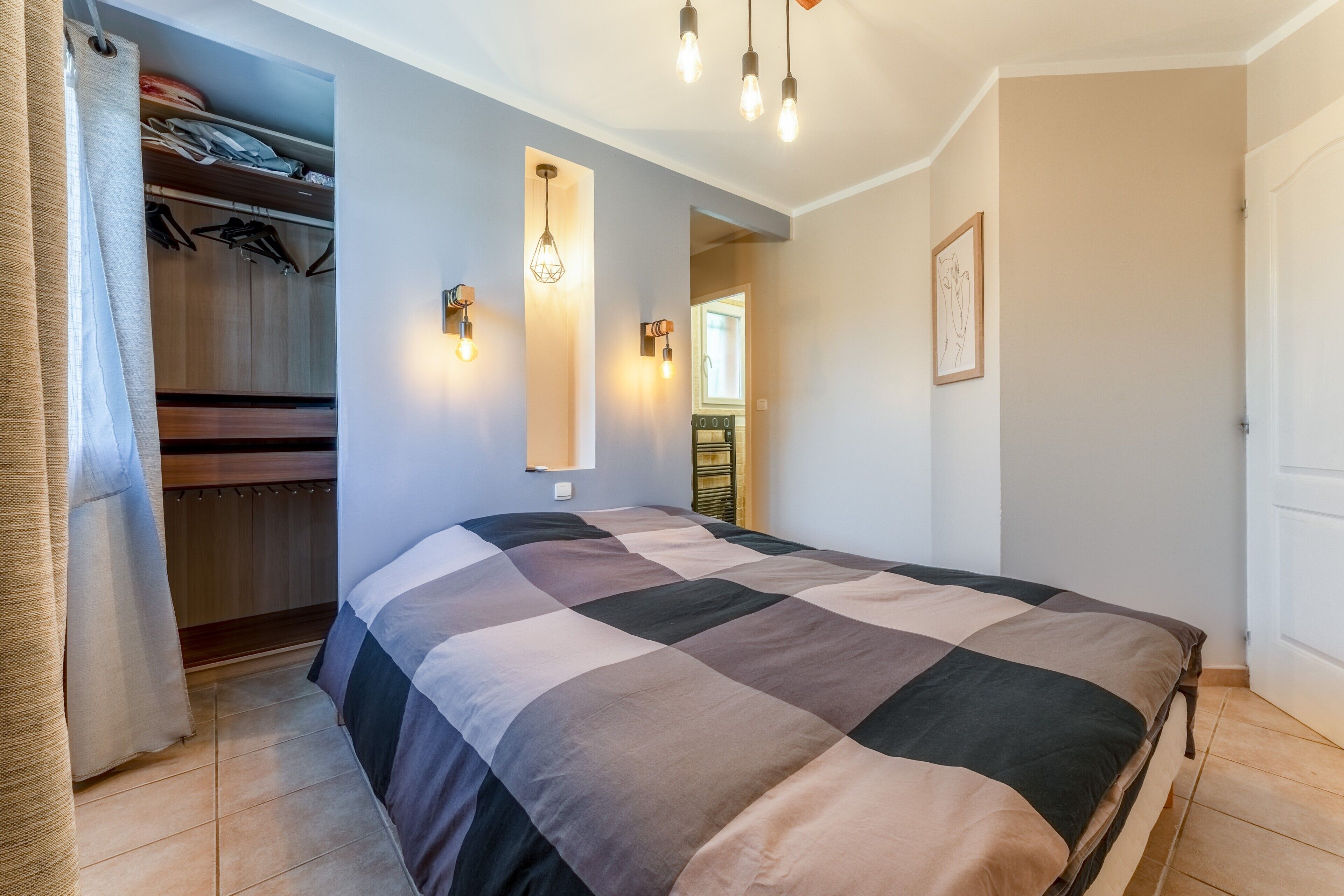 4 bedrooms, iron/ironing board, WiFi