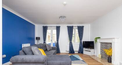 6 Guests - Free Parking - 10min Leeds City Centre