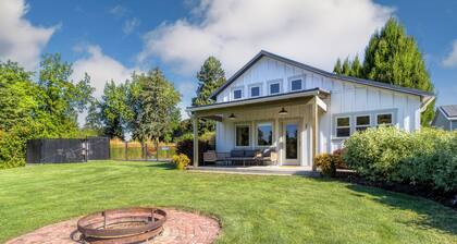 Welcoming cottage with pool in charming Walla Walla