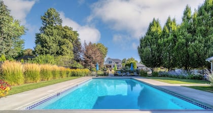 Welcoming cottage with pool in charming Walla Walla