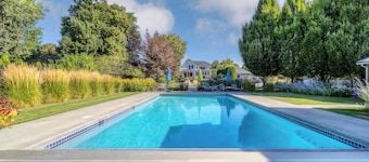 Welcoming cottage with pool in charming Walla Walla