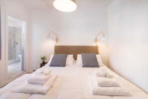 3 bedrooms, iron/ironing board, travel crib