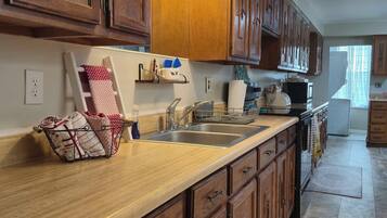 Microondas, horno, placa de cocina, lavavajillas