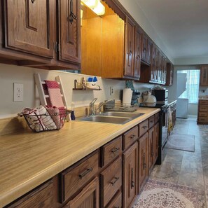 Mikrowelle, Ofen, Herdplatte, Geschirrspüler