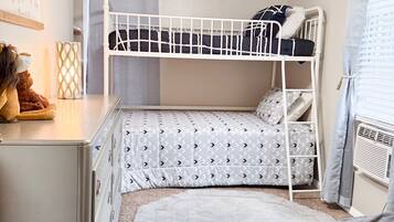 4 bedrooms, iron/ironing board, WiFi, bed sheets