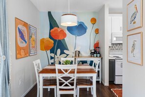 Dining - Your Slice of Paradise Near Clearwater Beach – 1BR Condo (Clearwater)