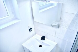 Towels, toilet paper - Travel New York Shared Accommodation (Sens)