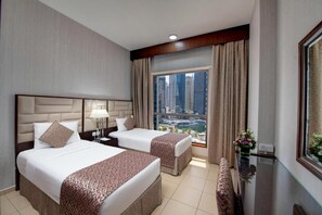 2 bedrooms, in-room safe, desk, iron/ironing board