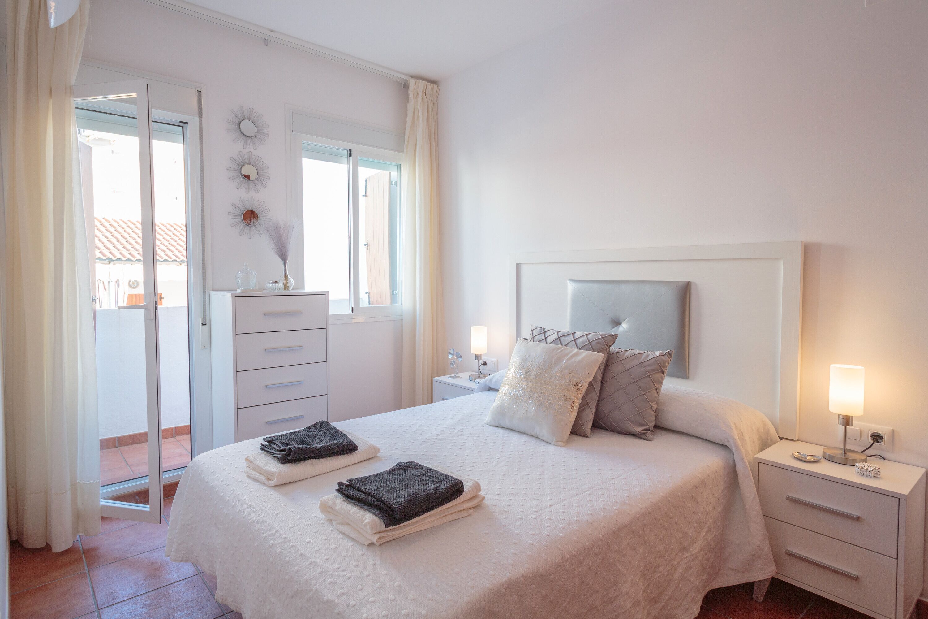 3 slaapkamers, een strijkplank/strijkijzer, wifi, beddengoed