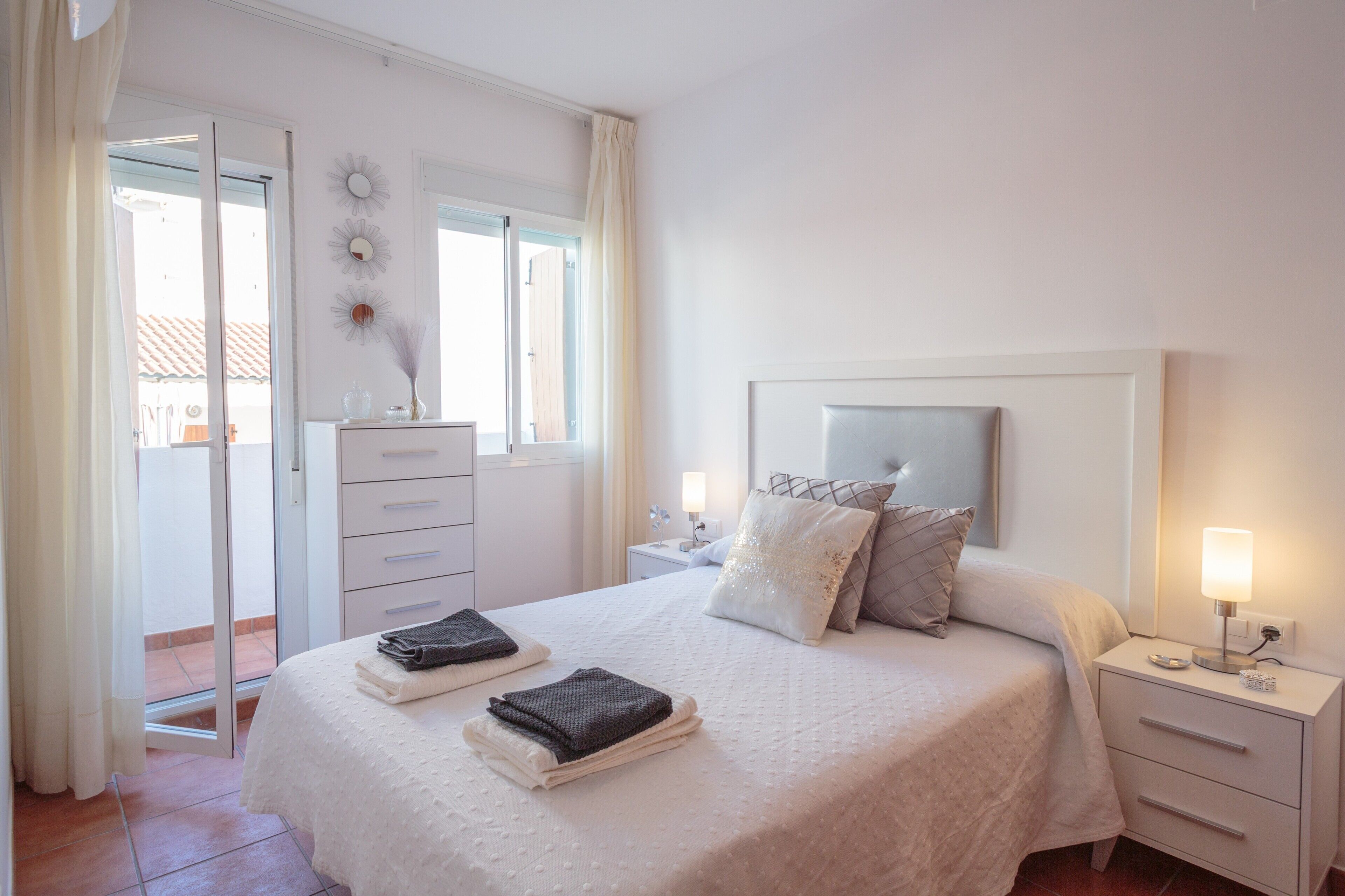 3 chambres, fer et planche à repasser, Wi-Fi, draps fournis