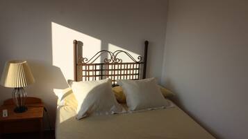 3 habitaciones, tabla de planchar con plancha, wifi y ropa de cama