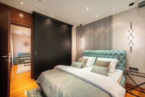 1 slaapkamer, een strijkplank/strijkijzer, wifi, beddengoed