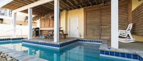 Et oppvarmet basseng