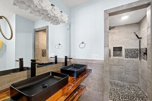 Dusche, Bidet, Handtücher