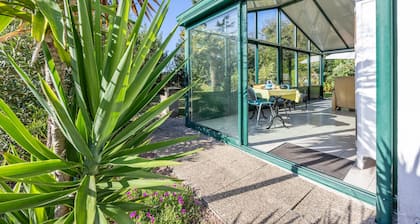 Maison de Vacances 'Du Peintre' avec Terrasse Privée, Wi-Fi et Climatisation