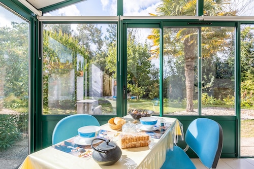 Maison de Vacances 'Du Peintre' avec Terrasse Privée, Wi-Fi et Climatisation