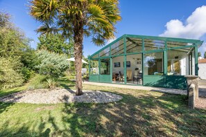 Exterior - Holiday Home 'Du Peintre' with Private Terrace, Wi-Fi and Air Conditioning (Challans)