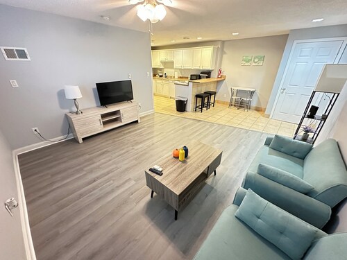 9 Fresh Getaway - with private washer and drier