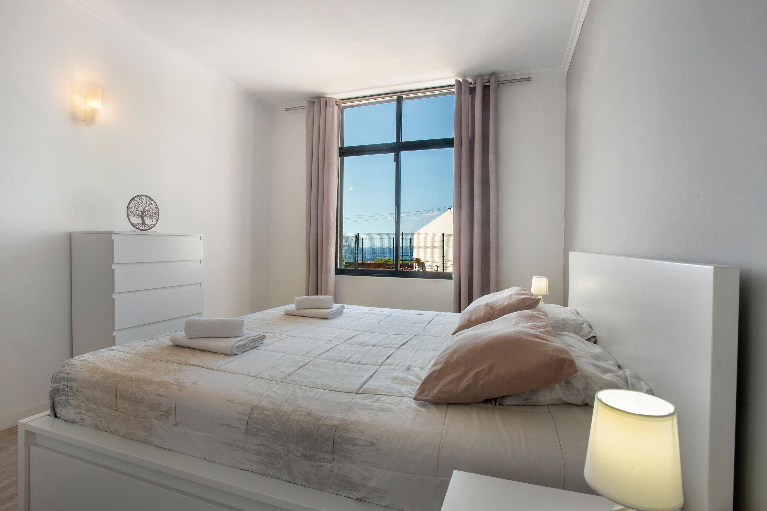 1 غرفة نوم ومكواة/لوح كي وواي فاي وملاءات أسرّة