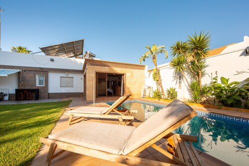 Appartement Invités avec Piscine Privée, Wi-Fi et Climatisation à Roquetas de Mar
