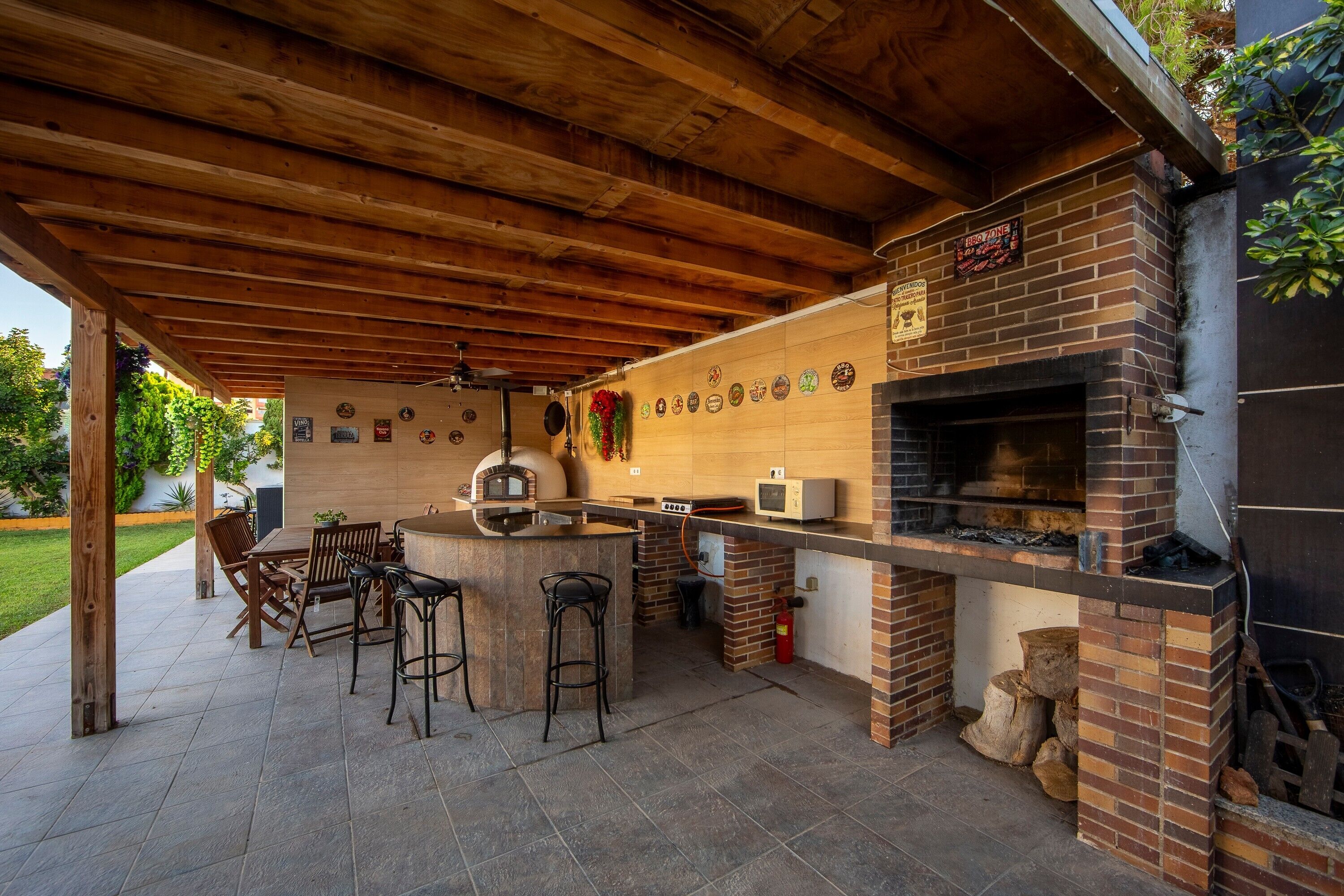 屋外ダイニングエリア