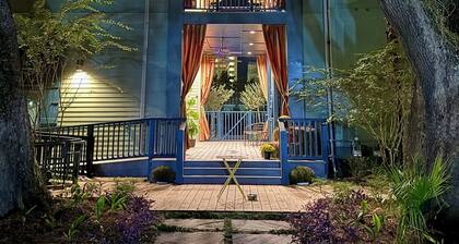 The Treehouse @ The Pullman House, Downtown Ocean Springs Condo w/ Pool