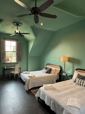 2 bedrooms, iron/ironing board, travel cot, free WiFi