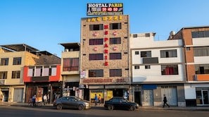 Front of property - HOSTAL PARIS M&P 3 (Lima)