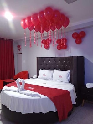 Classic Double or Twin Room, 1 King Bed, Private Bathroom, City View - HOSTAL PARIS M&P 3 (Lima)