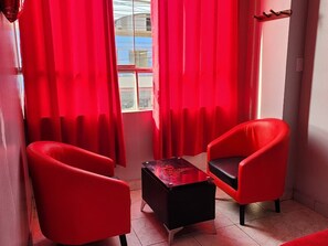 Family Twin Room, 2 Katil Ratu (Queen), City View | Peralatan tempat tidur premium, busa memori, ruang kerja komputer riba