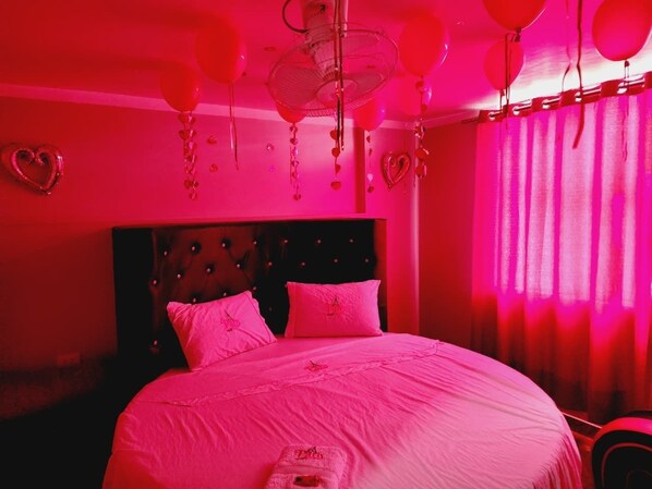 Classic Double or Twin Room, 1 Katil Raja (King), Private Bathroom, City View | Peralatan tempat tidur premium, busa memori, ruang kerja komputer riba