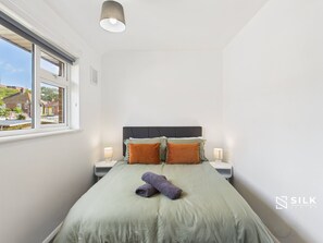 3 bedrooms, free WiFi - Modern 3-Bed | Home Near QA Hospital | Sleeps 7 (Cosham)