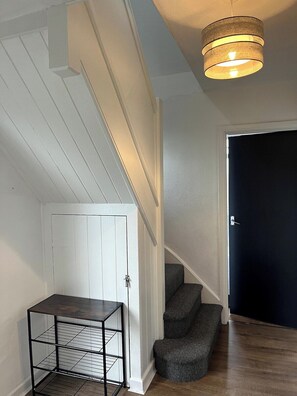 Interior - Modern 3-Bed | Home Near QA Hospital | Sleeps 7 (Cosham)