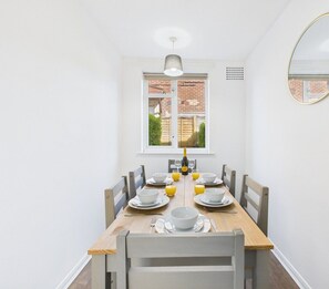Dining - Modern 3-Bed | Home Near QA Hospital | Sleeps 7 (Cosham)