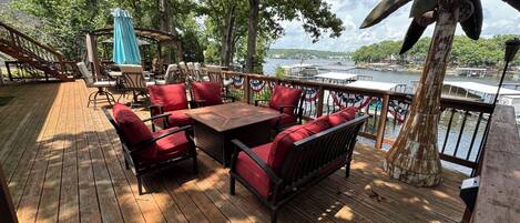 屋外ダイニングエリア