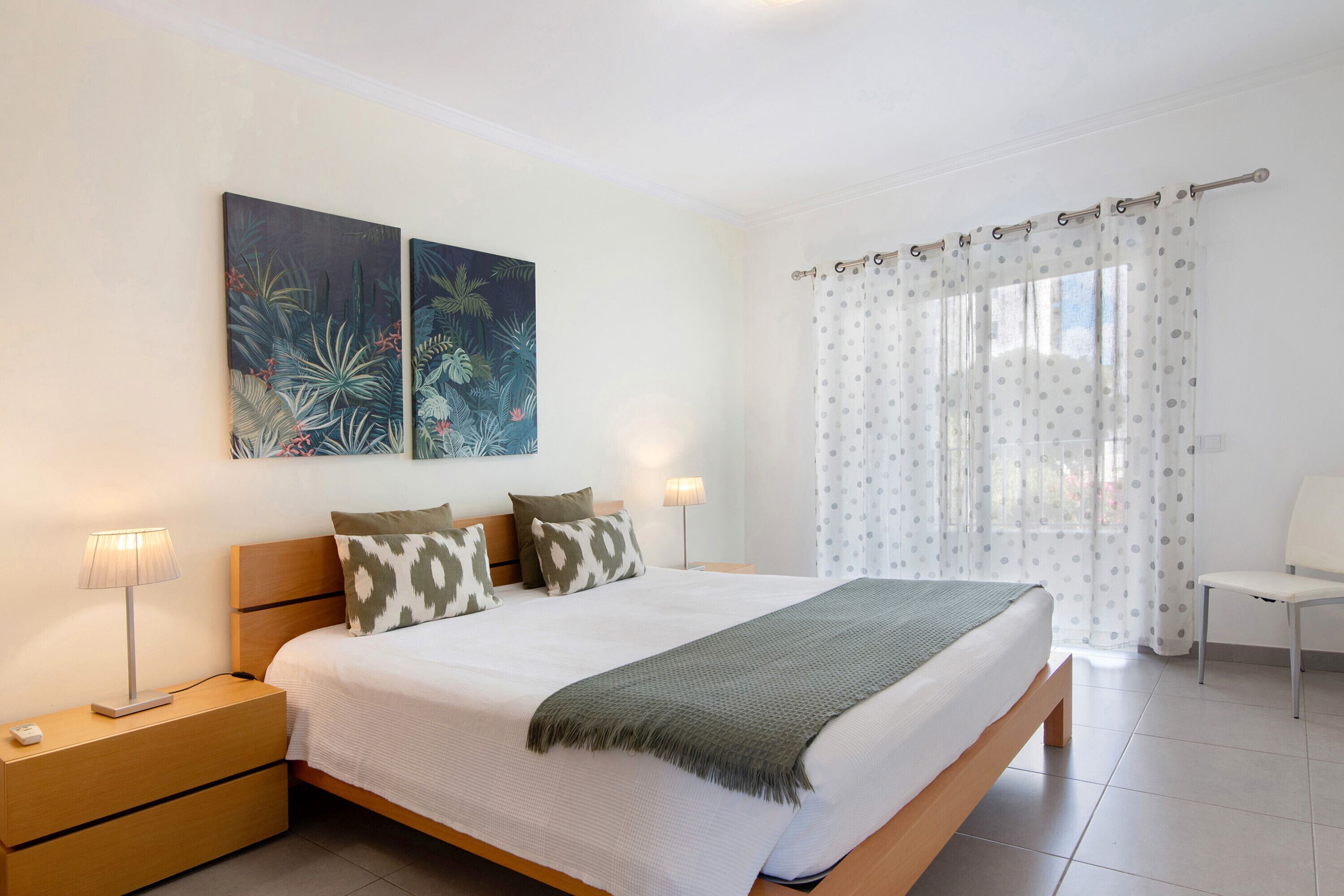 2 makuuhuonetta, silitysrauta/-lauta, Wi-Fi, vuodevaatteet