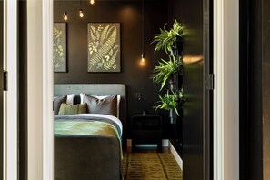 3 habitaciones, tabla de planchar con plancha, wifi y ropa de cama