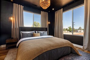 3 habitaciones, tabla de planchar con plancha, wifi y ropa de cama